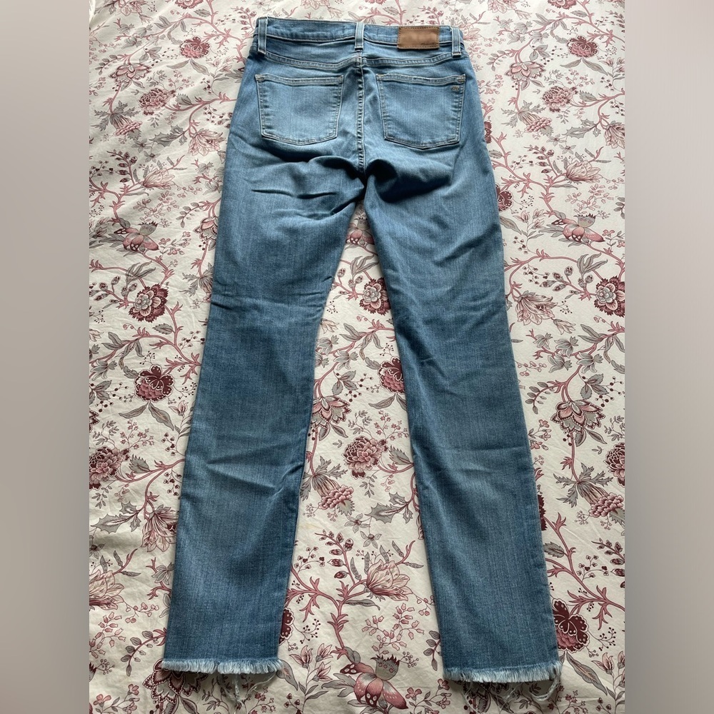 Madewell 9" High Rise Skinny Jeans in Ontario Wash: Distressed Hem‎ Edition 27 - Picture 7 of 16